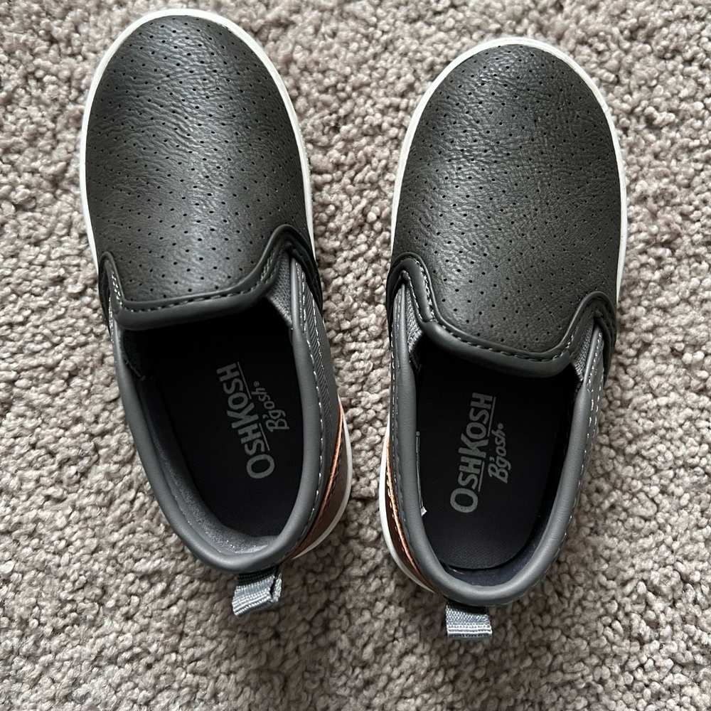 Toddler boy shoes size 7C